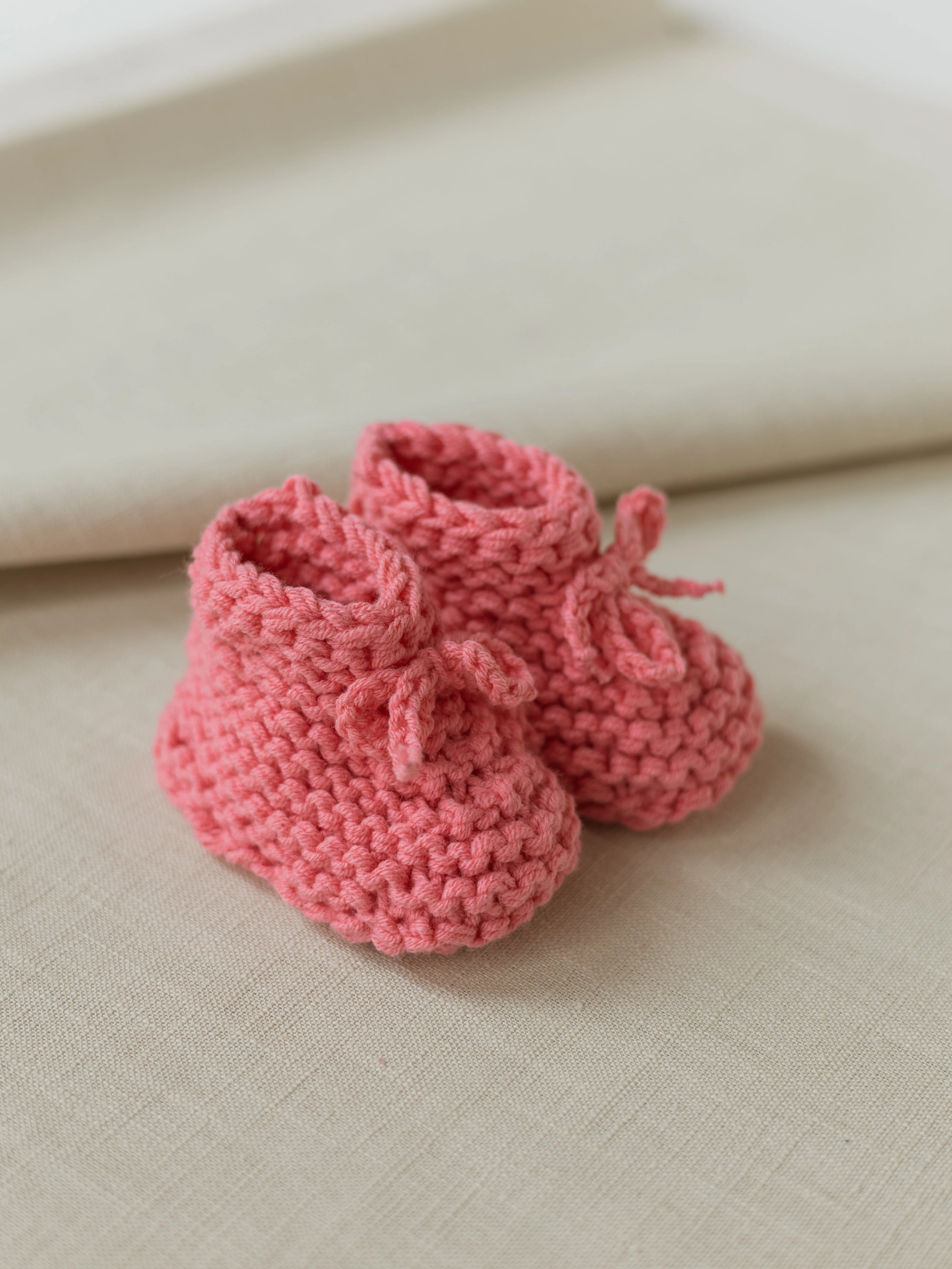 Baby booties / bubblegum