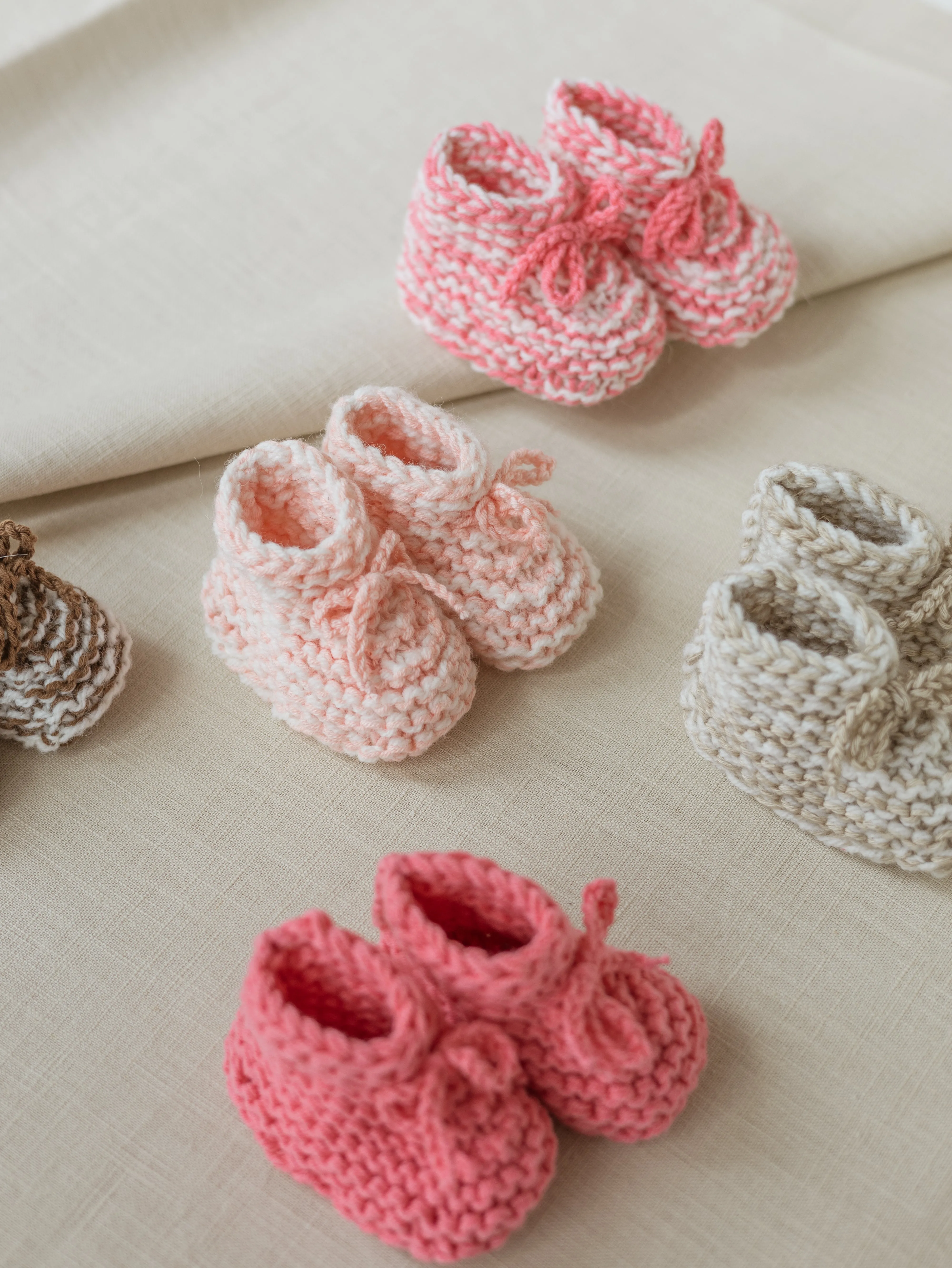 Baby booties / bubblegum