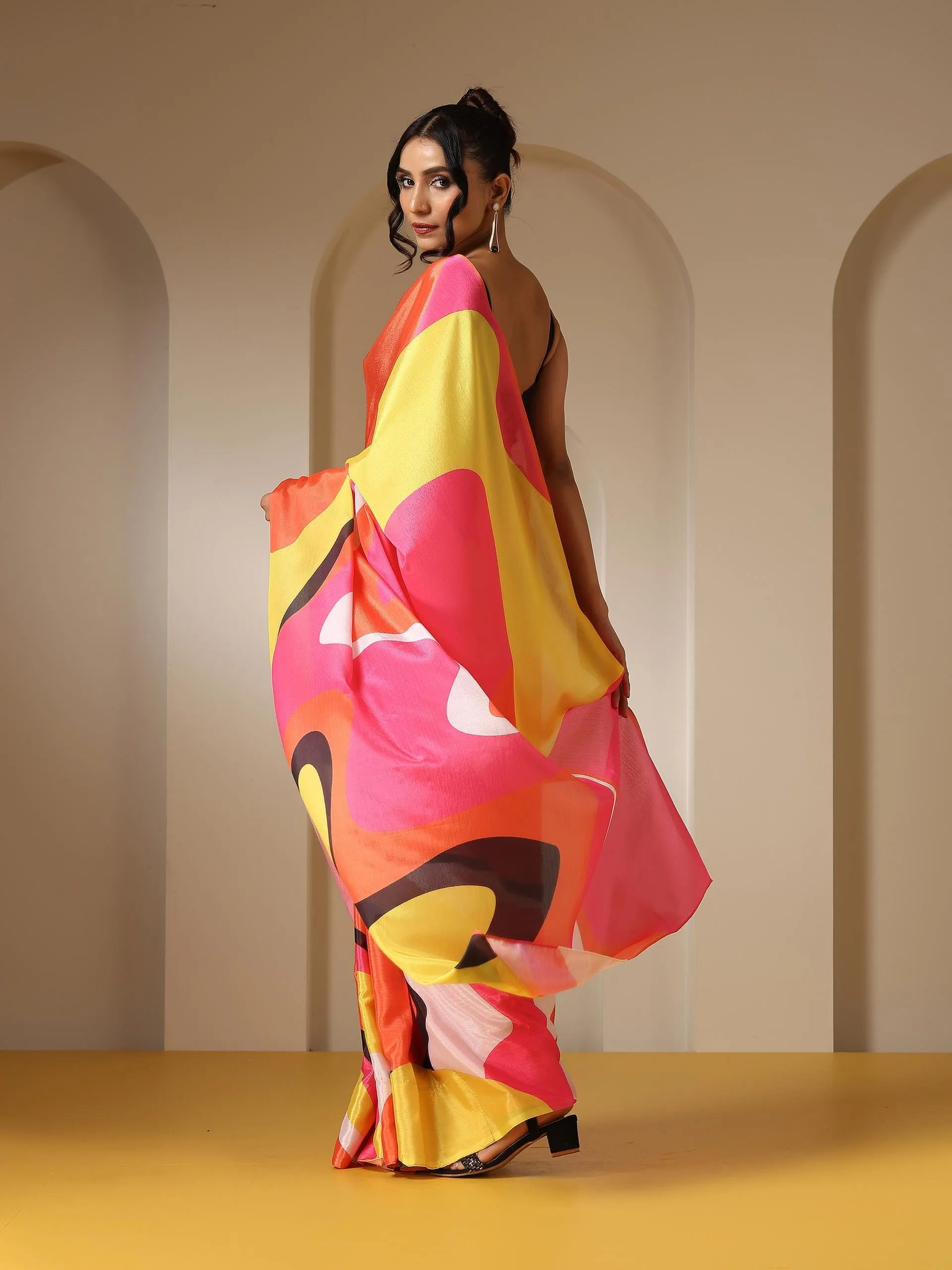 Bauhauz Printed Saree with Blouse Fabric