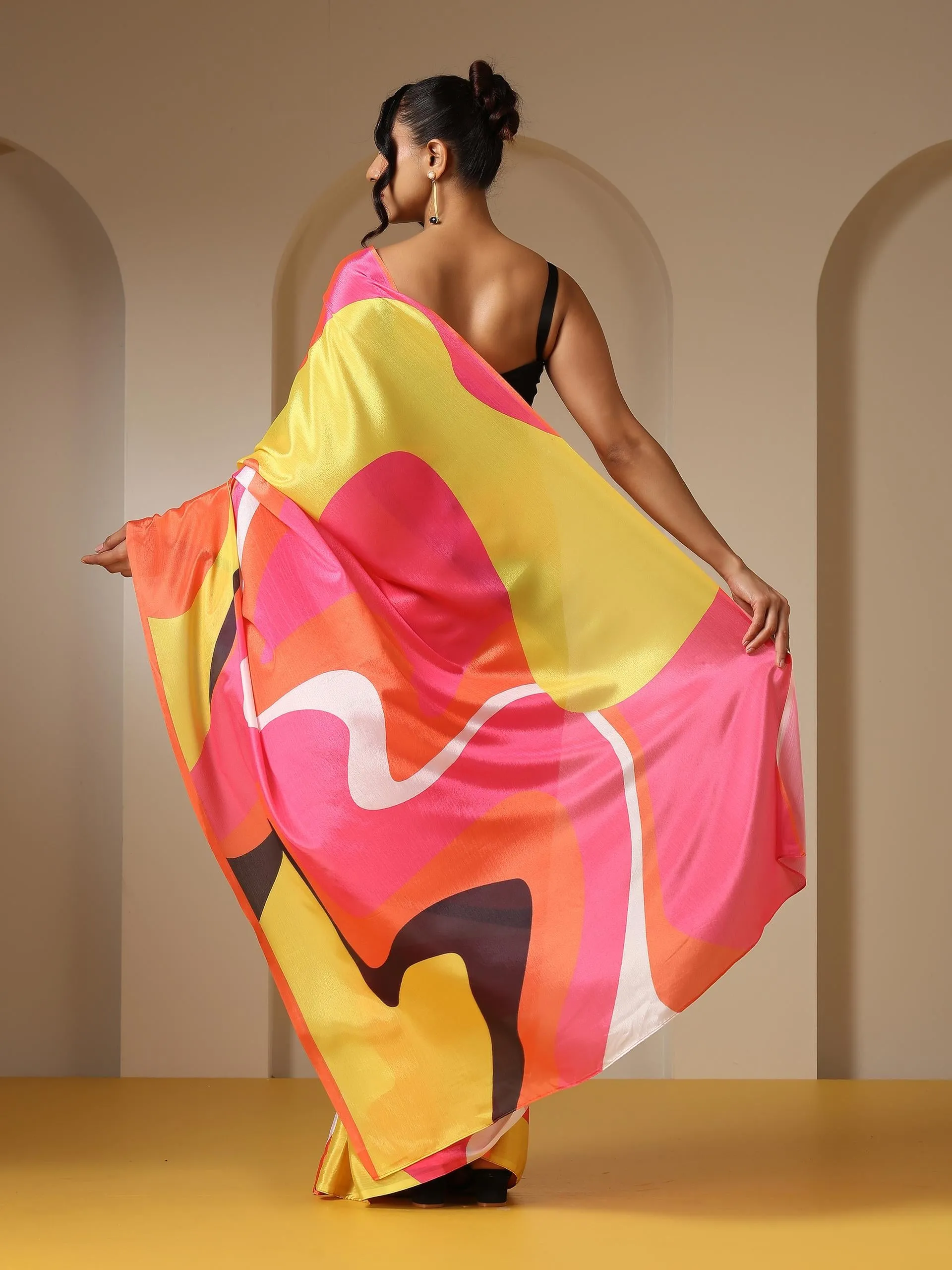 Bauhauz Printed Saree with Blouse Fabric
