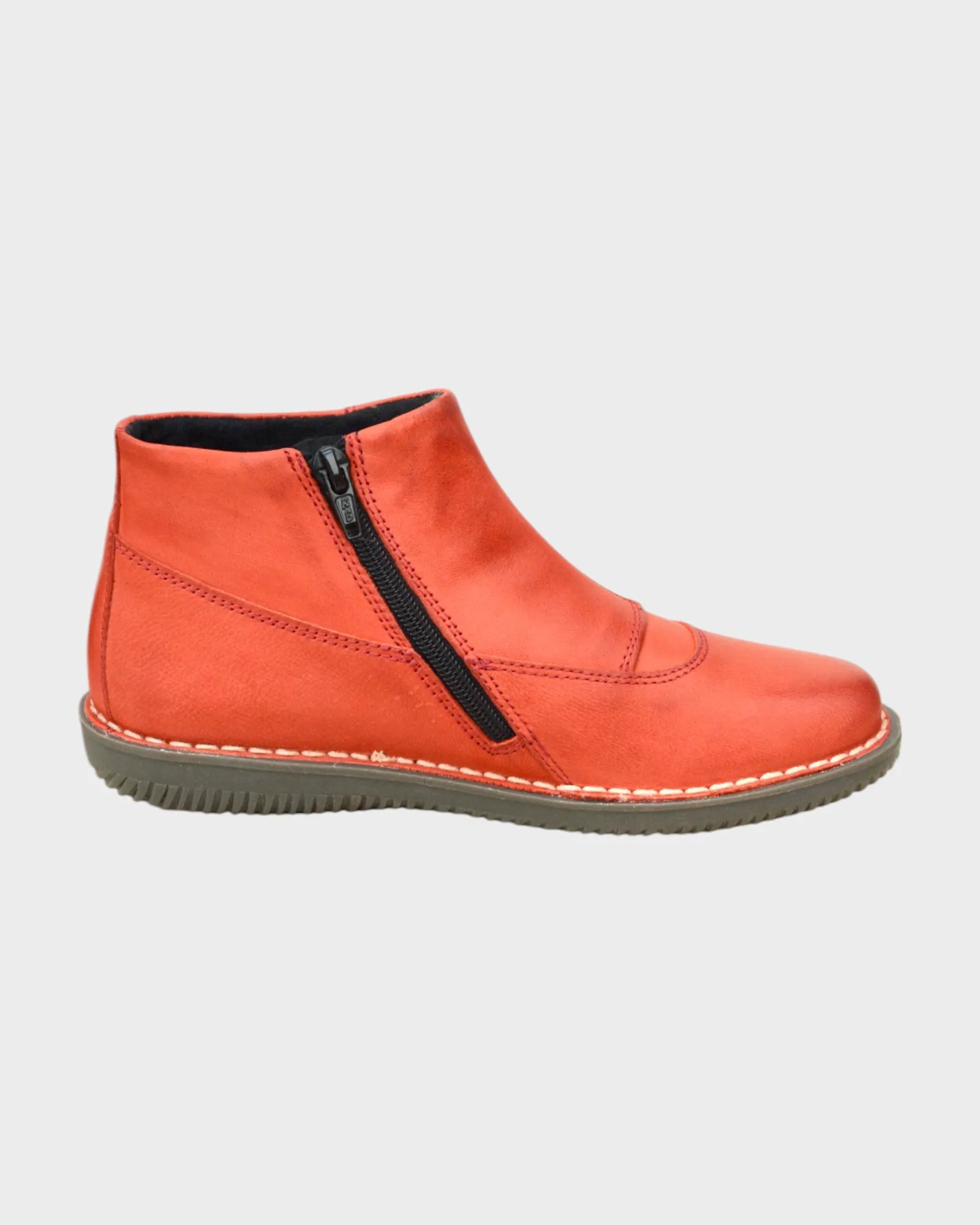 Chacal 6418 Size 38 only