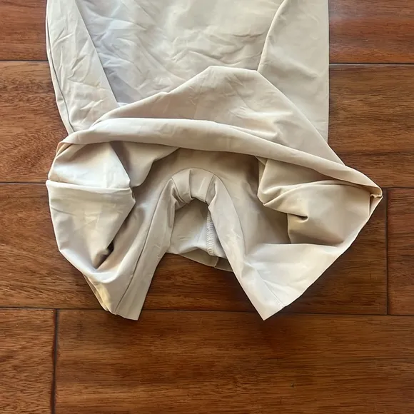 NWT Commando Nude/Beige Control Compression Skirt. Size Small