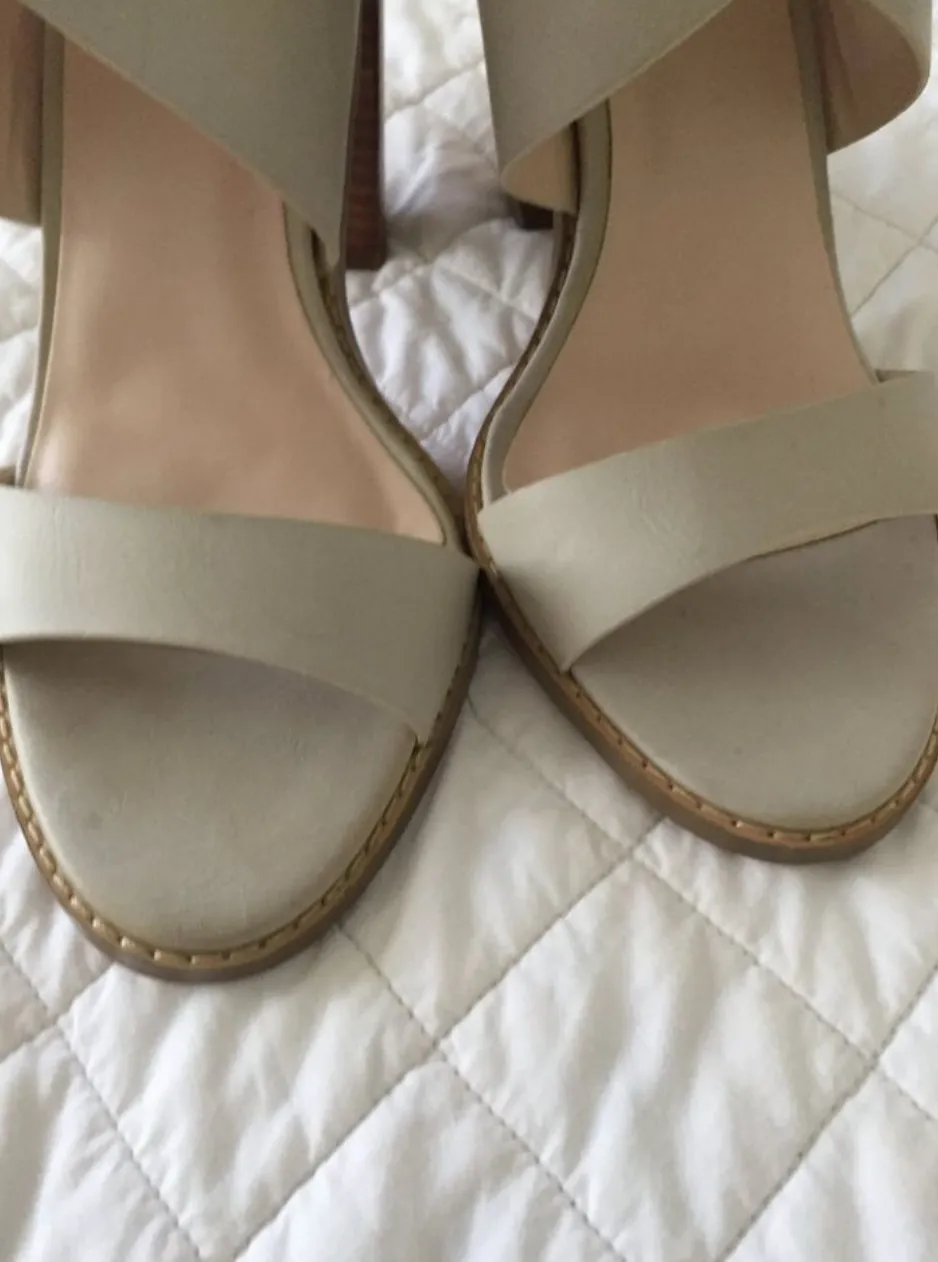 Size 39 FOREVER NEW Bone colour cross over block high heels