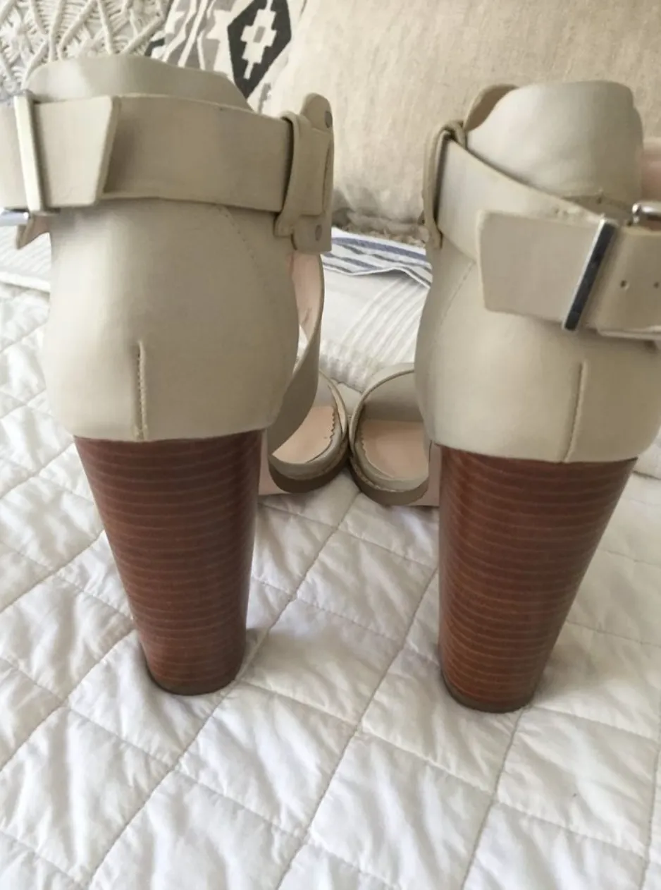 Size 39 FOREVER NEW Bone colour cross over block high heels