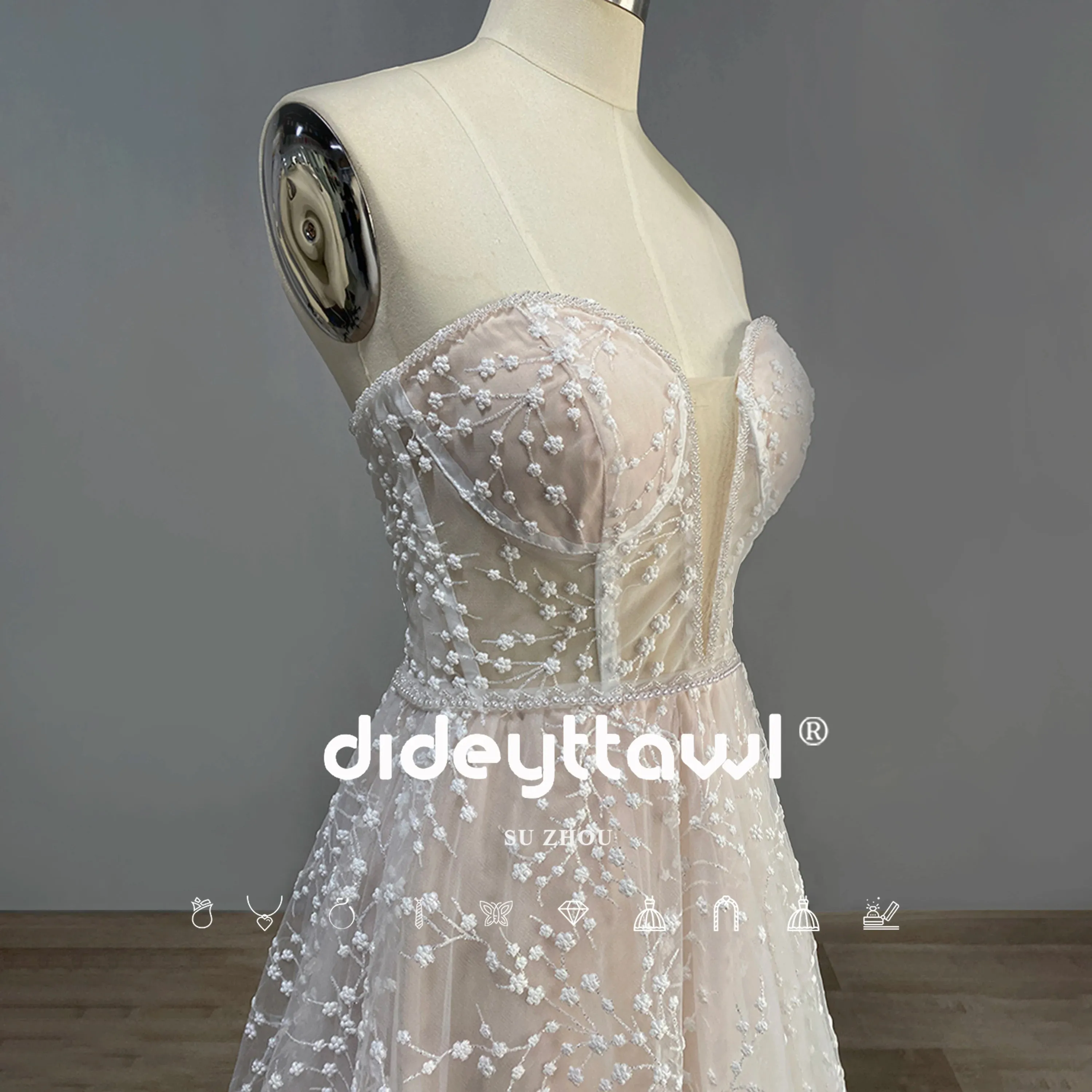 Wedding Dresses Strapless A Line Sleeveless Appliques Bride Gown
